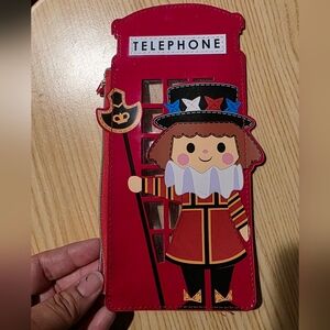 Disney it's a small world Beefeater Telephone Booth England Zip Case Coin Purse